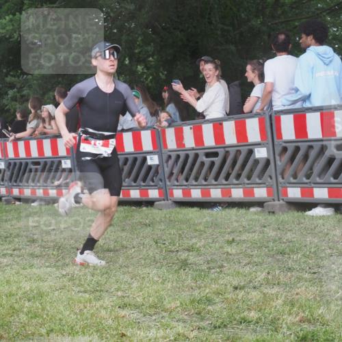 21.06.2025 - 27. Vierlanden-Triathlon KatJ http://msf.ph/oto/8028385 15.06.2025 13:32:27 Ziel 18, 644 meine-sportfotos.de