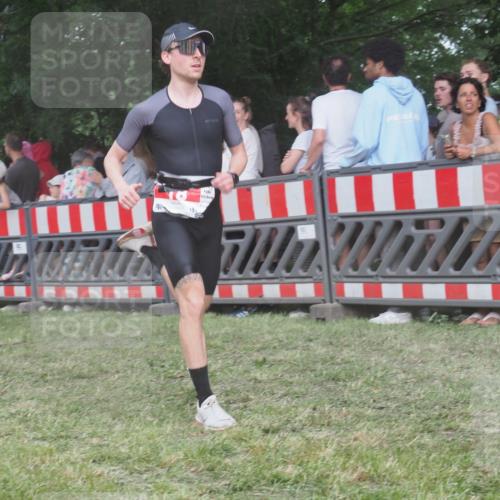 21.06.2025 - 27. Vierlanden-Triathlon KatJ http://msf.ph/oto/8028394 15.06.2025 13:32:27 Ziel 18, 644 meine-sportfotos.de
