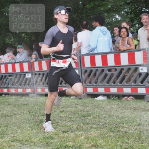 21.06.2025 - 27. Vierlanden-Triathlon KatJ http://msf.ph/oto/8028400 15.06.2025 13:32:27 Ziel 18, 644 meine-sportfotos.de