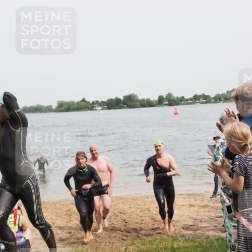21.06.2025 - 27. Vierlanden-Triathlon MichiJ http://msf.ph/oto/8028401 15.06.2026 10:58:40 Schwimmen 636, 667, 684, 732, 743, 747 meine-sportfotos.de