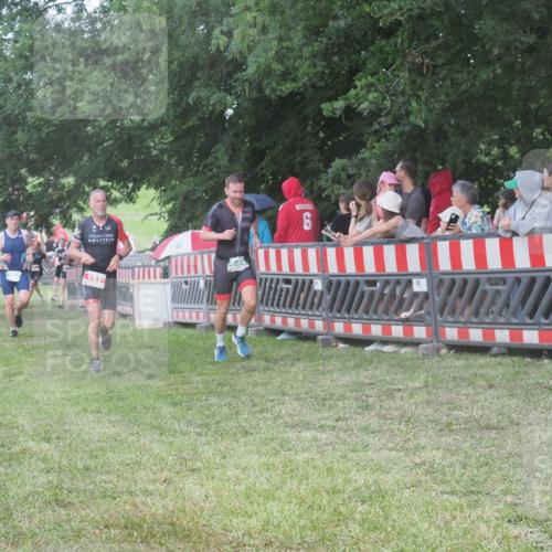21.06.2025 - 27. Vierlanden-Triathlon KatJ http://msf.ph/oto/8028403 15.06.2025 13:32:35 Ziel 157, 644, 657, 1057 meine-sportfotos.de