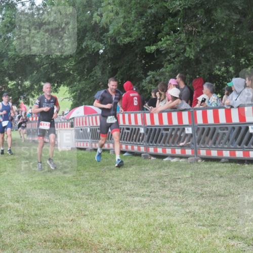 21.06.2025 - 27. Vierlanden-Triathlon KatJ http://msf.ph/oto/8028410 15.06.2025 13:32:35 Ziel 157, 644, 657, 1057 meine-sportfotos.de