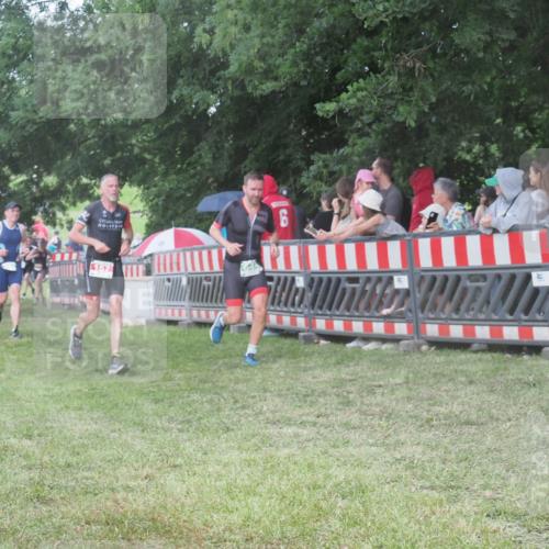 21.06.2025 - 27. Vierlanden-Triathlon KatJ http://msf.ph/oto/8028414 15.06.2025 13:32:35 Ziel 157, 644, 657, 1057 meine-sportfotos.de