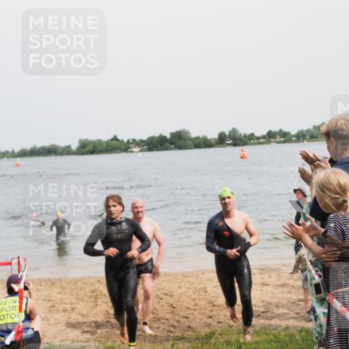 21.06.2025 - 27. Vierlanden-Triathlon MichiJ http://msf.ph/oto/8028420 15.06.2026 10:58:40 Schwimmen 636, 667, 684, 732, 743, 747 meine-sportfotos.de