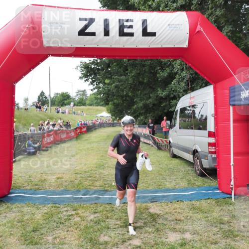 21.06.2025 - 27. Vierlanden-Triathlon MichiJ http://msf.ph/oto/8028424 15.06.2026 12:13:08 Ziel 252 meine-sportfotos.de