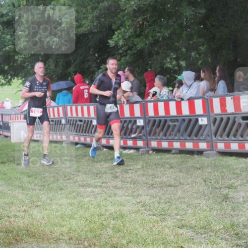 21.06.2025 - 27. Vierlanden-Triathlon KatJ http://msf.ph/oto/8028434 15.06.2025 13:32:36 Ziel 74, 157, 644, 657, 1057 meine-sportfotos.de