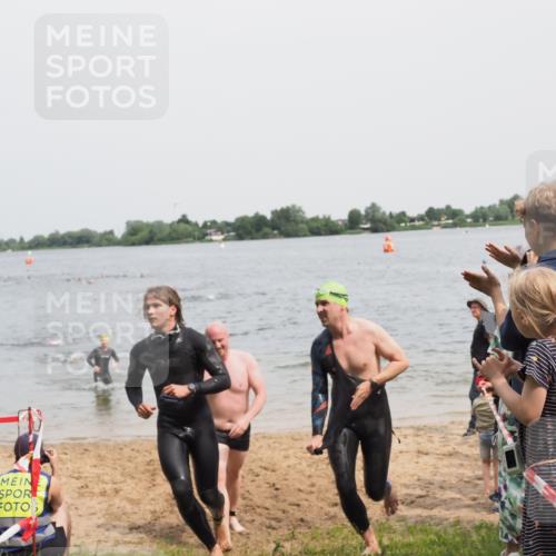 21.06.2025 - 27. Vierlanden-Triathlon MichiJ http://msf.ph/oto/8028437 15.06.2026 10:58:41 Schwimmen 636, 667, 684, 732, 743, 747 meine-sportfotos.de