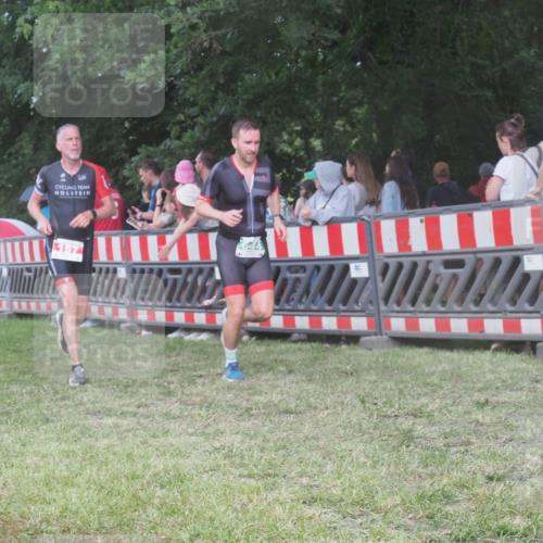 21.06.2025 - 27. Vierlanden-Triathlon KatJ http://msf.ph/oto/8028462 15.06.2025 13:32:36 Ziel 74, 157, 644, 657, 1057 meine-sportfotos.de
