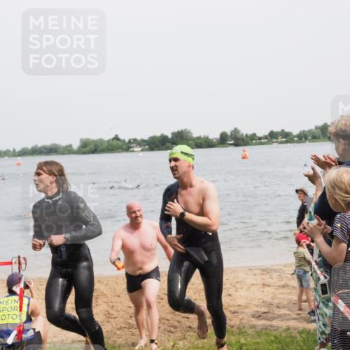 21.06.2025 - 27. Vierlanden-Triathlon MichiJ http://msf.ph/oto/8028464 15.06.2026 10:58:41 Schwimmen 636, 667, 684, 732, 743, 747 meine-sportfotos.de