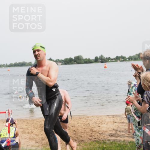 21.06.2025 - 27. Vierlanden-Triathlon MichiJ http://msf.ph/oto/8028492 15.06.2026 10:58:42 Schwimmen 636, 667, 684, 743, 747 meine-sportfotos.de
