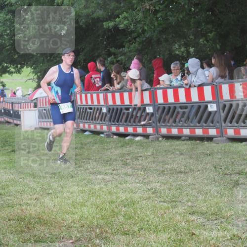21.06.2025 - 27. Vierlanden-Triathlon KatJ http://msf.ph/oto/8028498 15.06.2025 13:32:38 Ziel 74, 157, 644, 657, 1057 meine-sportfotos.de