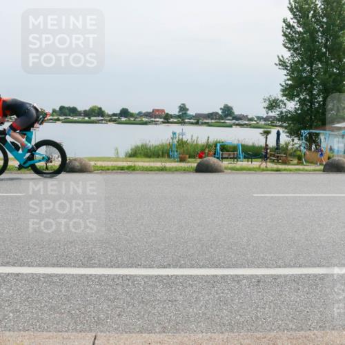 15.06.2025 - 27. Vierlanden-Triathlon H.Heesch http://msf.ph/oto/8028504 15.06.2025 11:24:29 Radfahren 161, 213, 904 meine-sportfotos.de