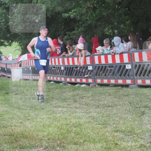 21.06.2025 - 27. Vierlanden-Triathlon KatJ http://msf.ph/oto/8028506 15.06.2025 13:32:38 Ziel 74, 157, 644, 657, 1057 meine-sportfotos.de