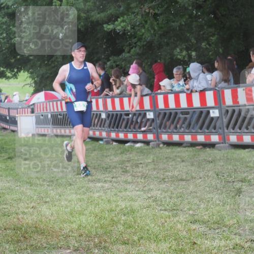 21.06.2025 - 27. Vierlanden-Triathlon KatJ http://msf.ph/oto/8028511 15.06.2025 13:32:38 Ziel 74, 157, 644, 657, 1057 meine-sportfotos.de
