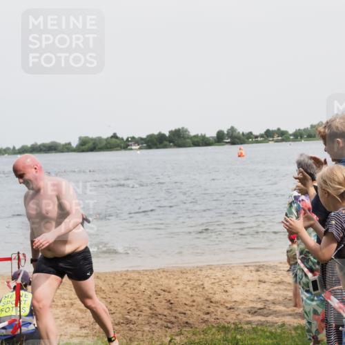 21.06.2025 - 27. Vierlanden-Triathlon MichiJ http://msf.ph/oto/8028520 15.06.2026 10:58:43 Schwimmen 636, 667, 684, 743, 747 meine-sportfotos.de