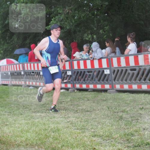 21.06.2025 - 27. Vierlanden-Triathlon KatJ http://msf.ph/oto/8028521 15.06.2025 13:32:39 Ziel 74, 157, 644, 657, 1057 meine-sportfotos.de
