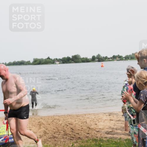 21.06.2025 - 27. Vierlanden-Triathlon MichiJ http://msf.ph/oto/8028525 15.06.2026 10:58:43 Schwimmen 636, 667, 684, 743, 747 meine-sportfotos.de