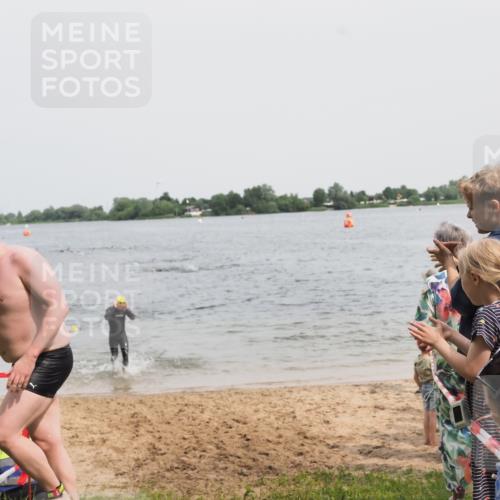21.06.2025 - 27. Vierlanden-Triathlon MichiJ http://msf.ph/oto/8028529 15.06.2026 10:58:43 Schwimmen 636, 667, 684, 743, 747 meine-sportfotos.de