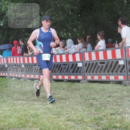 21.06.2025 - 27. Vierlanden-Triathlon KatJ http://msf.ph/oto/8028534 15.06.2025 13:32:39 Ziel 74, 157, 644, 657, 1057 meine-sportfotos.de