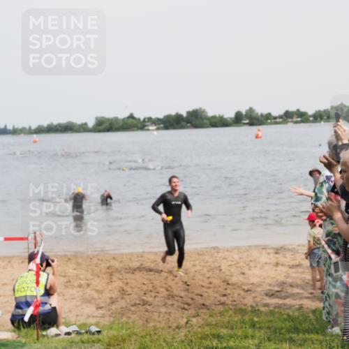 21.06.2025 - 27. Vierlanden-Triathlon MichiJ http://msf.ph/oto/8028537 15.06.2026 10:58:46 Schwimmen 636, 667, 684, 743, 747 meine-sportfotos.de