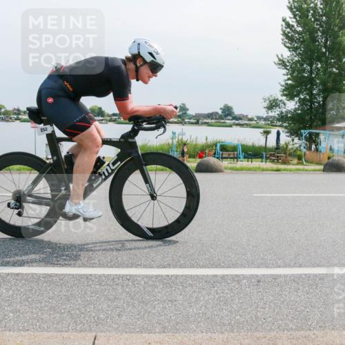 15.06.2025 - 27. Vierlanden-Triathlon H.Heesch http://msf.ph/oto/8028538 15.06.2025 11:24:55 Radfahren 199, 252 meine-sportfotos.de