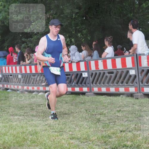 21.06.2025 - 27. Vierlanden-Triathlon KatJ http://msf.ph/oto/8028540 15.06.2025 13:32:39 Ziel 74, 157, 644, 657, 1057 meine-sportfotos.de