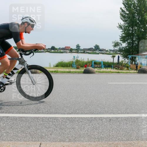 15.06.2025 - 27. Vierlanden-Triathlon H.Heesch http://msf.ph/oto/8028542 15.06.2025 11:25:02 Radfahren 81, 693, 970 meine-sportfotos.de
