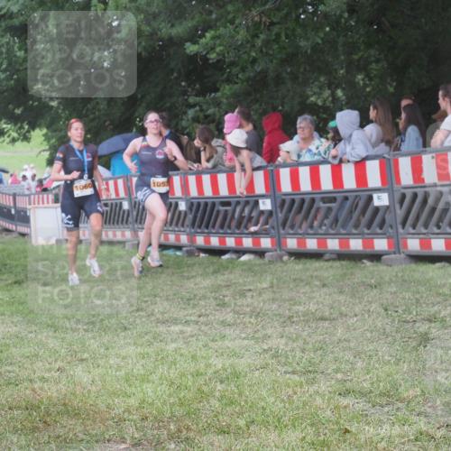 21.06.2025 - 27. Vierlanden-Triathlon KatJ http://msf.ph/oto/8028544 15.06.2025 13:32:41 Ziel 74, 238, 657, 1057 meine-sportfotos.de