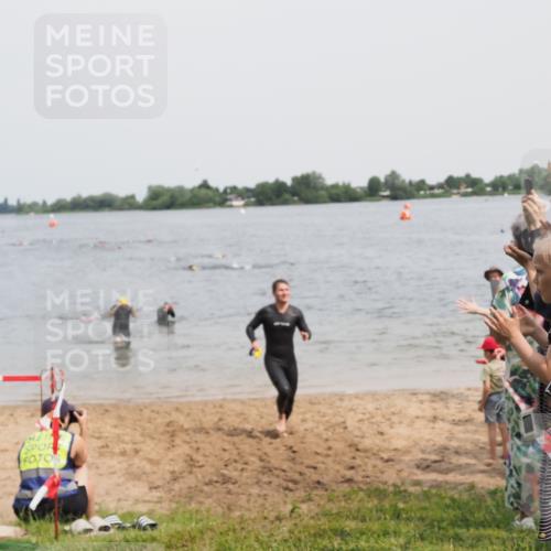21.06.2025 - 27. Vierlanden-Triathlon MichiJ http://msf.ph/oto/8028545 15.06.2026 10:58:46 Schwimmen 636, 667, 684, 743, 747 meine-sportfotos.de