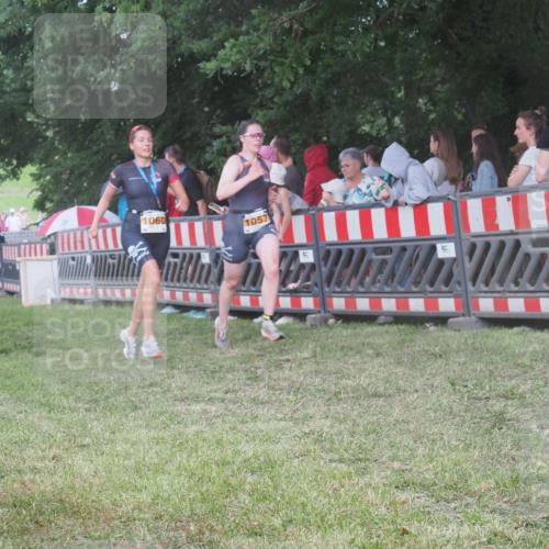 21.06.2025 - 27. Vierlanden-Triathlon KatJ http://msf.ph/oto/8028571 15.06.2025 13:32:42 Ziel 74, 238, 657, 1057 meine-sportfotos.de