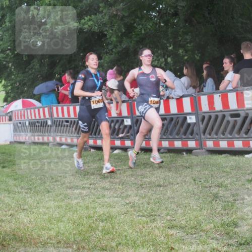 21.06.2025 - 27. Vierlanden-Triathlon KatJ http://msf.ph/oto/8028581 15.06.2025 13:32:42 Ziel 74, 238, 657, 1057 meine-sportfotos.de