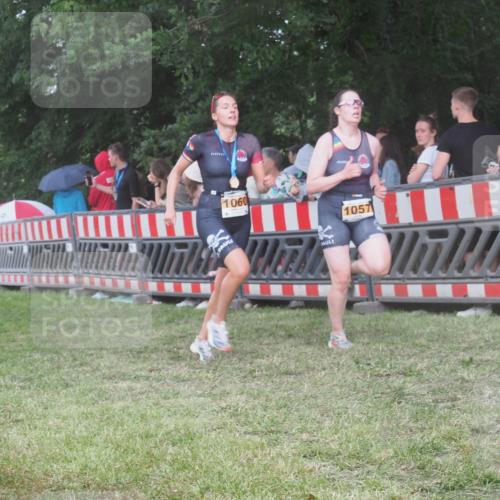 21.06.2025 - 27. Vierlanden-Triathlon KatJ http://msf.ph/oto/8028596 15.06.2025 13:32:42 Ziel 74, 238, 657, 1057 meine-sportfotos.de