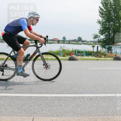 15.06.2025 - 27. Vierlanden-Triathlon H.Heesch http://msf.ph/oto/8028608 15.06.2025 11:25:04 Radfahren 22, 81, 693, 970 meine-sportfotos.de