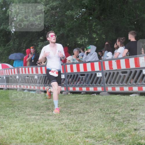 21.06.2025 - 27. Vierlanden-Triathlon KatJ http://msf.ph/oto/8028628 15.06.2025 13:32:46 Ziel 74, 238 meine-sportfotos.de