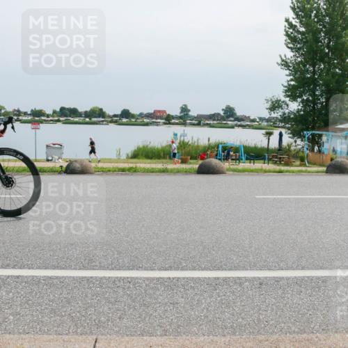 15.06.2025 - 27. Vierlanden-Triathlon H.Heesch http://msf.ph/oto/8028630 15.06.2025 11:25:12 Radfahren 29, 726 meine-sportfotos.de