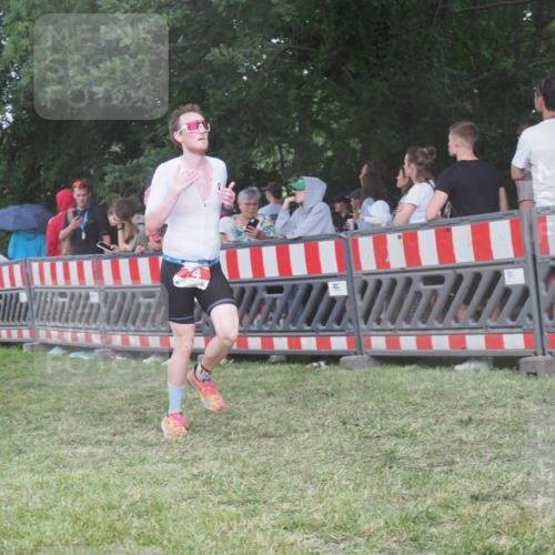 21.06.2025 - 27. Vierlanden-Triathlon KatJ http://msf.ph/oto/8028634 15.06.2025 13:32:46 Ziel 74, 238 meine-sportfotos.de