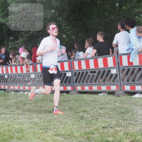 21.06.2025 - 27. Vierlanden-Triathlon KatJ http://msf.ph/oto/8028647 15.06.2025 13:32:46 Ziel 74, 238 meine-sportfotos.de