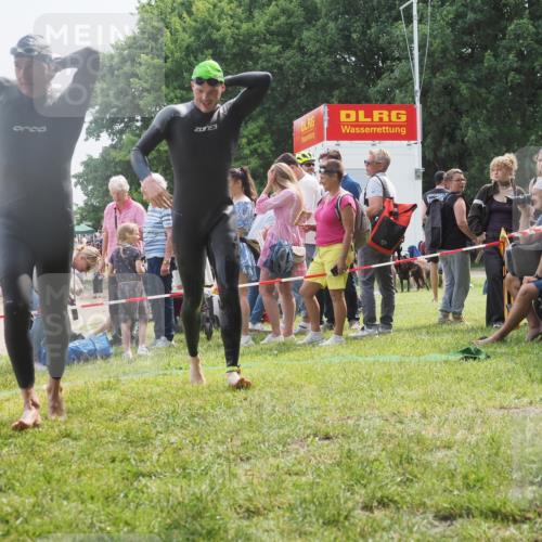 15.06.2025 - 27. Vierlanden-Triathlon KatJ http://msf.ph/oto/8028650 15.06.2025 11:03:38 Schwimmen 645, 766, 793, 810, 822 meine-sportfotos.de