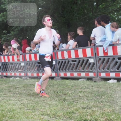 21.06.2025 - 27. Vierlanden-Triathlon KatJ http://msf.ph/oto/8028652 15.06.2025 13:32:47 Ziel 74, 238 meine-sportfotos.de