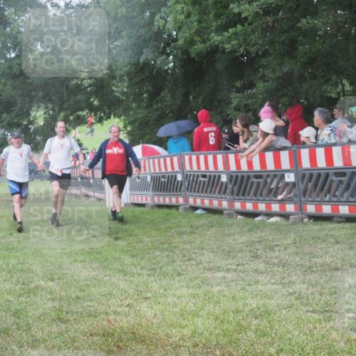 21.06.2025 - 27. Vierlanden-Triathlon KatJ http://msf.ph/oto/8028659 15.06.2025 13:32:48 Ziel 74, 238 meine-sportfotos.de