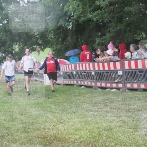 21.06.2025 - 27. Vierlanden-Triathlon KatJ http://msf.ph/oto/8028664 15.06.2025 13:32:48 Ziel 74, 238 meine-sportfotos.de