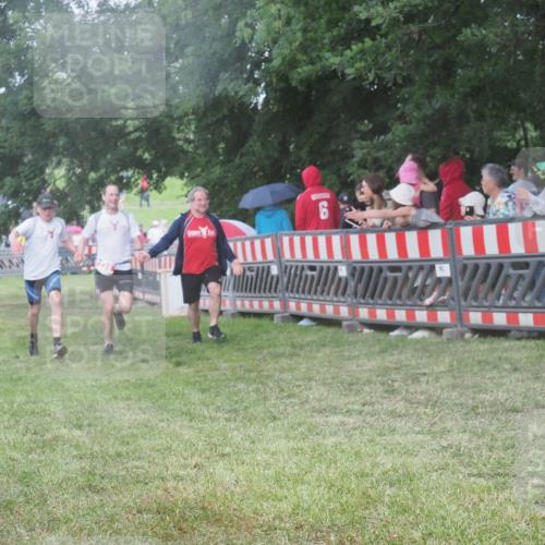 21.06.2025 - 27. Vierlanden-Triathlon KatJ http://msf.ph/oto/8028668 15.06.2025 13:32:49 Ziel 238 meine-sportfotos.de