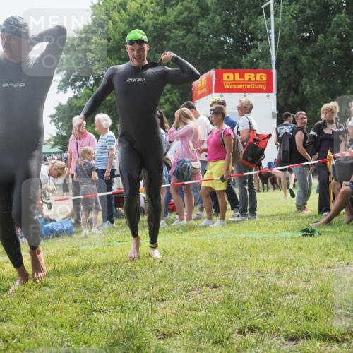 15.06.2025 - 27. Vierlanden-Triathlon KatJ http://msf.ph/oto/8028669 15.06.2025 11:03:38 Schwimmen 645, 766, 793, 810, 822 meine-sportfotos.de