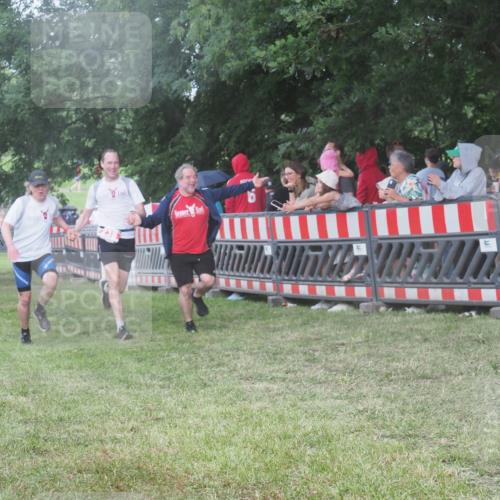 21.06.2025 - 27. Vierlanden-Triathlon KatJ http://msf.ph/oto/8028672 15.06.2025 13:32:49 Ziel 238 meine-sportfotos.de