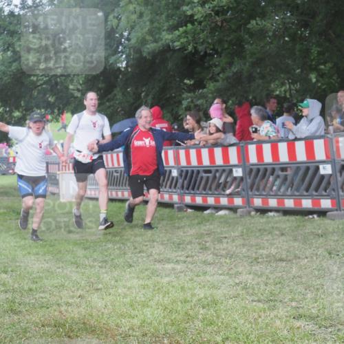 21.06.2025 - 27. Vierlanden-Triathlon KatJ http://msf.ph/oto/8028681 15.06.2025 13:32:49 Ziel 238 meine-sportfotos.de