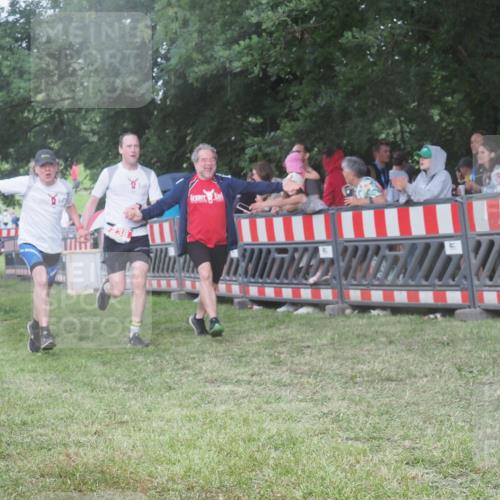 21.06.2025 - 27. Vierlanden-Triathlon KatJ http://msf.ph/oto/8028685 15.06.2025 13:32:49 Ziel 238 meine-sportfotos.de