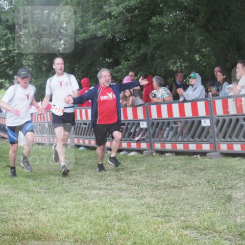 21.06.2025 - 27. Vierlanden-Triathlon KatJ http://msf.ph/oto/8028694 15.06.2025 13:32:50 Ziel 238 meine-sportfotos.de