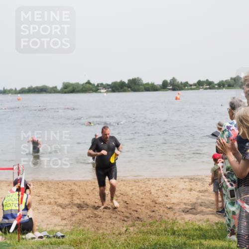 21.06.2025 - 27. Vierlanden-Triathlon MichiJ http://msf.ph/oto/8028703 15.06.2026 10:58:54 Schwimmen 709, 743, 760 meine-sportfotos.de