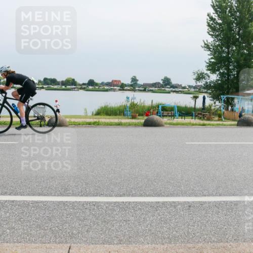 15.06.2025 - 27. Vierlanden-Triathlon H.Heesch http://msf.ph/oto/8028704 15.06.2025 11:25:14 Radfahren 29, 726, 944 meine-sportfotos.de