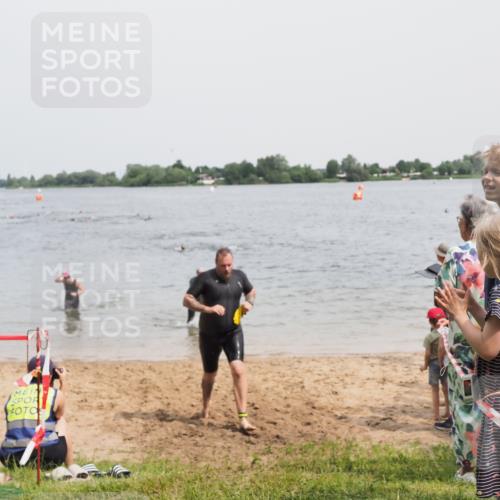 21.06.2025 - 27. Vierlanden-Triathlon MichiJ http://msf.ph/oto/8028708 15.06.2026 10:58:54 Schwimmen 709, 743, 760 meine-sportfotos.de
